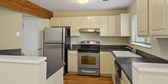 Building Photo - 676 Walden Cir