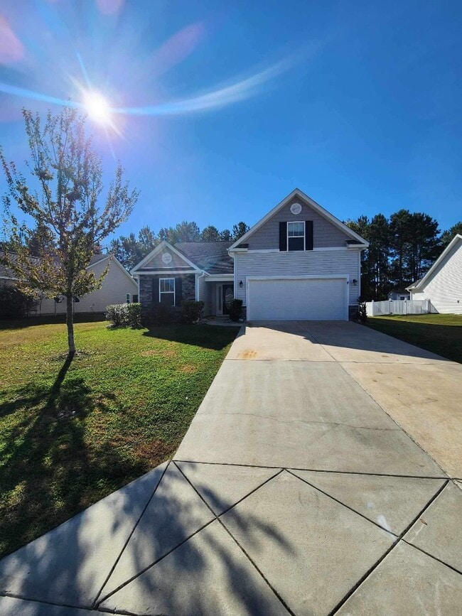Building Photo - 215 Leadoff Dr