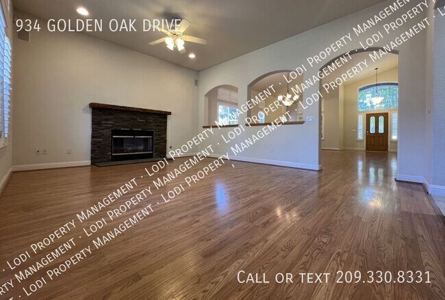 Foto del edificio - 934 Golden Oak Dr