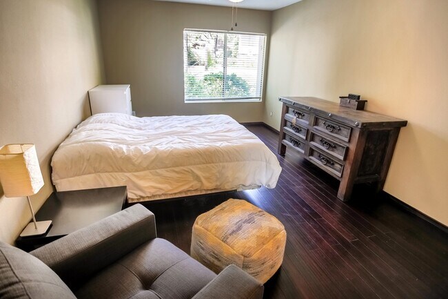 Foto del edificio - Charming 2-Bedroom Townhome in Vista Fairways of Valencia!