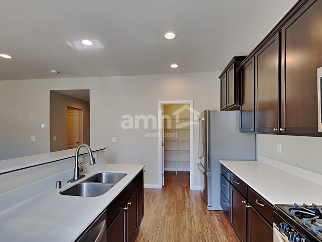 Foto del edificio - 280 Holdener Ln N