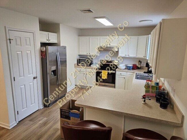 Building Photo - Beautiful One Level 2 Bedroom 2 Bath Home ...