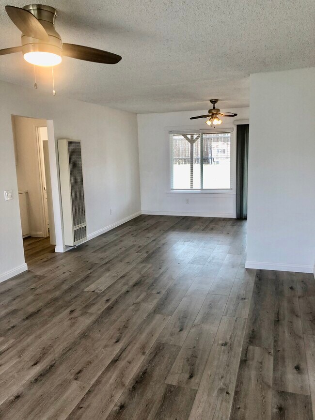 Building Photo - 10870 New Salem Pl