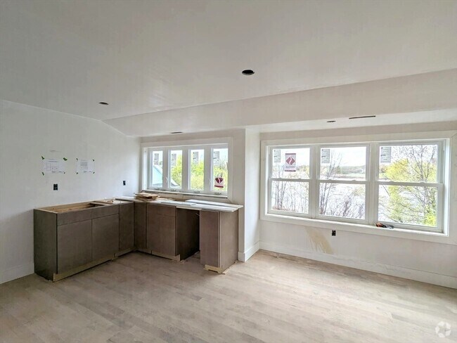 Building Photo - 105 Shore Dr