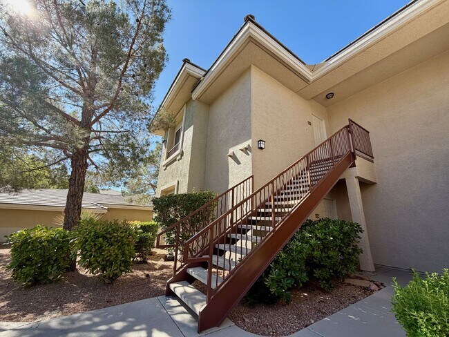 Foto del edificio - TWO BEDROOM CONDO WITH DETACHED GARAGE LOCATED IN SUMMERLIN