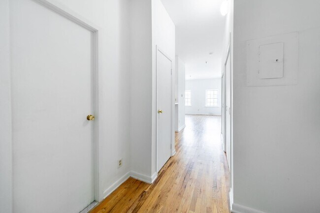 Building Photo - 227 Christopher Columbus Dr