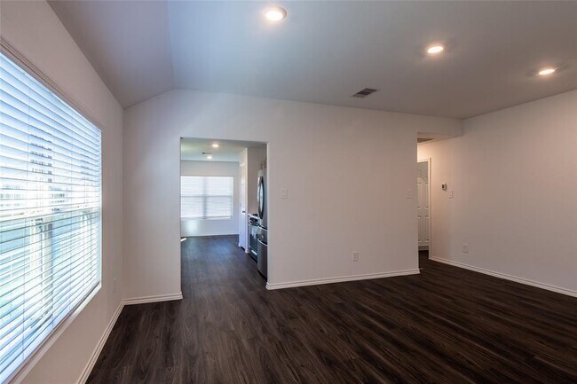 Building Photo - 707 Larkspur Shadow Dr