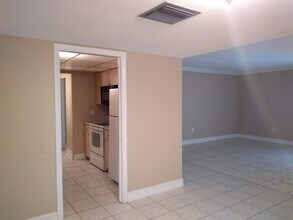 Building Photo - 1830 Maravilla Ave