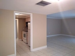 Building Photo - 1830 Maravilla Ave
