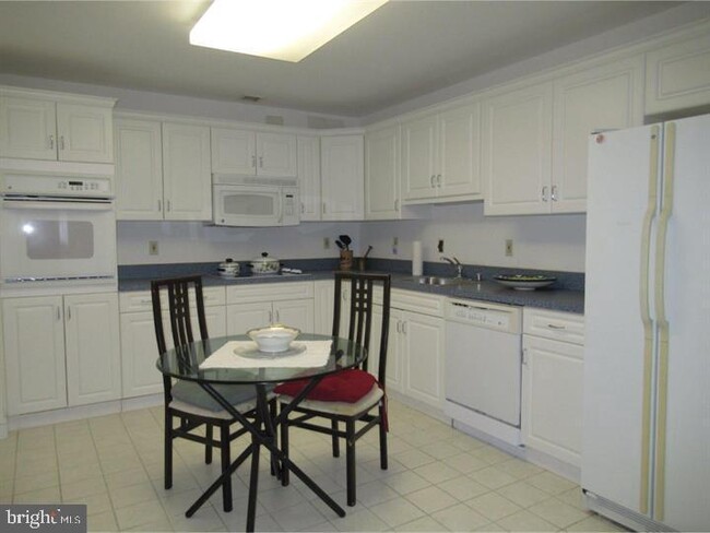 Building Photo - 2203 Windrow Dr