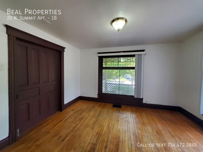 Building Photo - 20 N Summit St