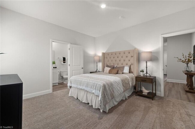 Building Photo - 1729 University Dr