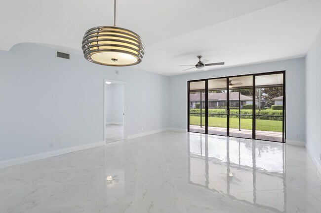 Foto del edificio - 8646 Vía Reale