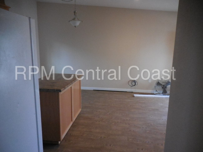 Building Photo - 724 23rd St
