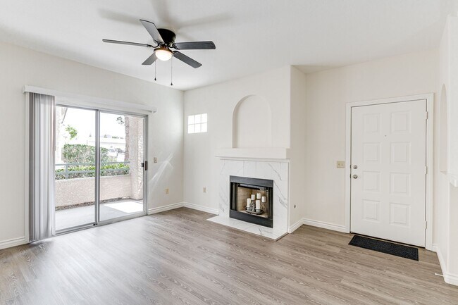 Foto del edificio - Stylish 1st-Floor Green Valley Condo with ...