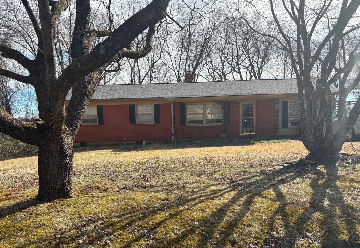 Primary Photo - Cozy 4BR One Level Home with Extra Storage...