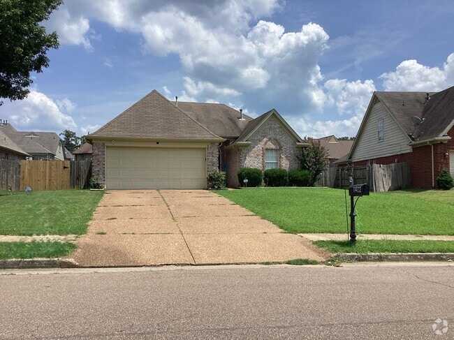 Building Photo - 1402 Carlton Ridge Dr
