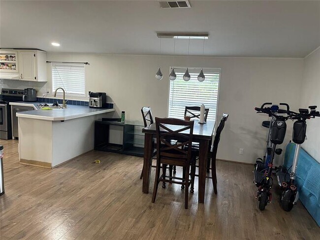 Foto del edificio - 5859 SW 29th Ave