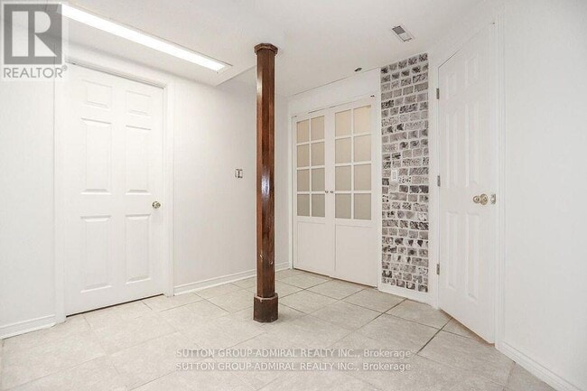 Building Photo - 132 Larratt Ln