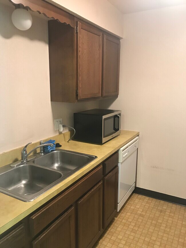 Kitchen1 w Microwave - 5402 Maple Ridge Rd