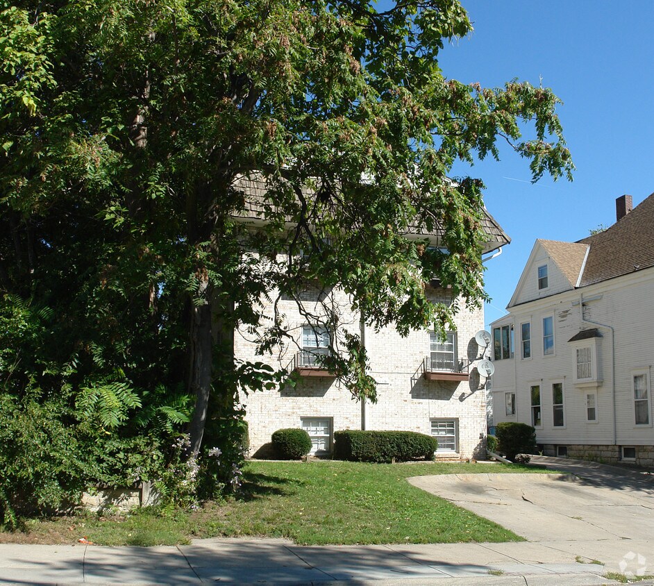 Building Photo - 3116 Chicago St