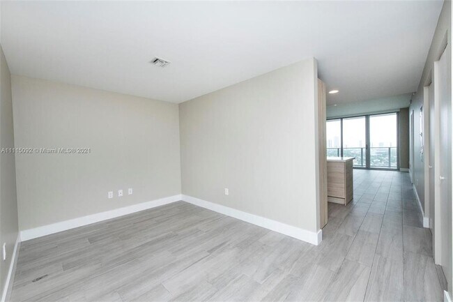 Photo - 16385 Biscayne Blvd Apartment