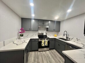 Building Photo - 1603 E Cypress St