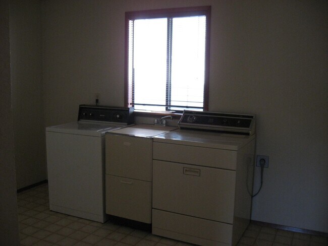 Foto del edificio - 824 SE Jensen St