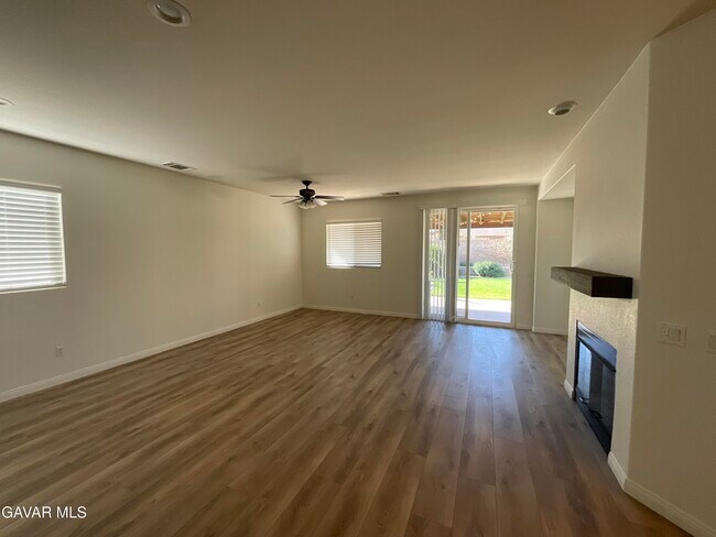 Foto del edificio - 6126 W Ave K1