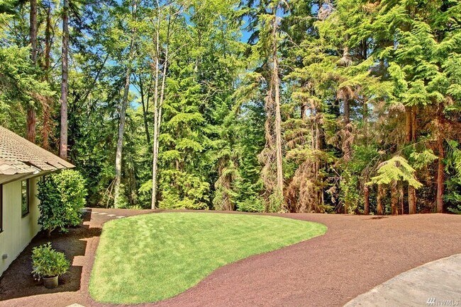 Building Photo - 8364 Olympic View Dr