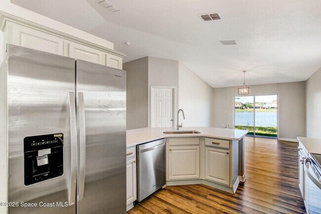 Foto del edificio - 3254 Burdock Ave