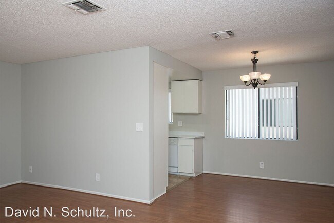 Building Photo - 1324 Elm Ave