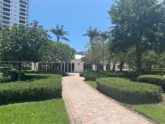 Foto del edificio - 2500 Parkview Dr