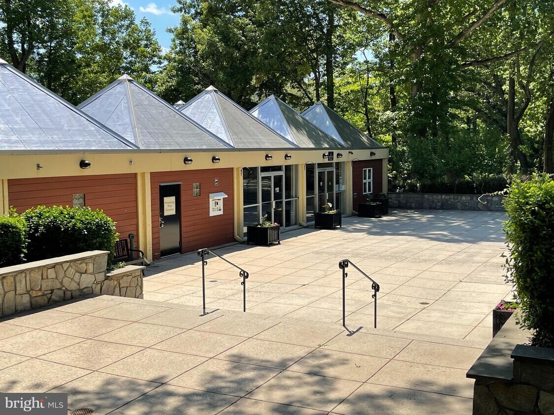 3312 Woodburn Village Dr Unit 31, Annandale, VA 22003 Room for Rent