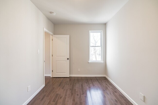 Building Photo - Large three bedroom house for rent