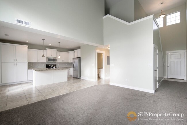 Building Photo - Stunning Townhome In Desirable Riverton Area