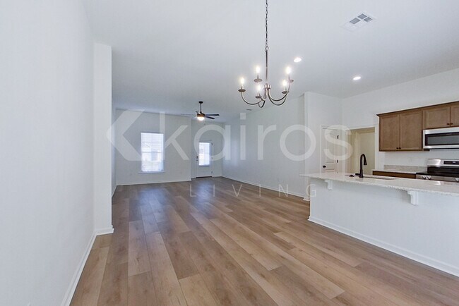 Building Photo - 102 Hendrix Rd