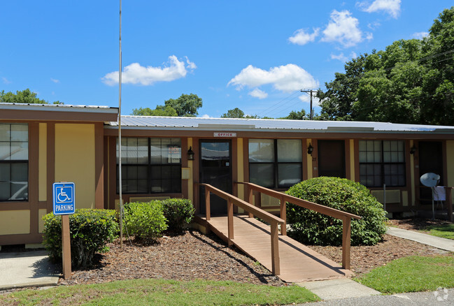 Building Photo - Grove Court Apartments