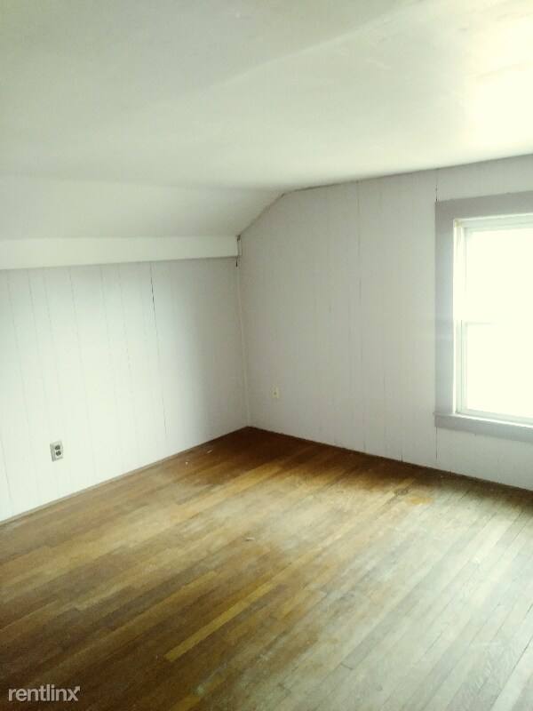 Building Photo - 3 br, 1 bath House - 59 hubbard street