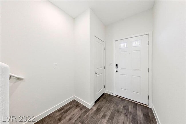 Building Photo - Henderson three bedroom with attached garage!