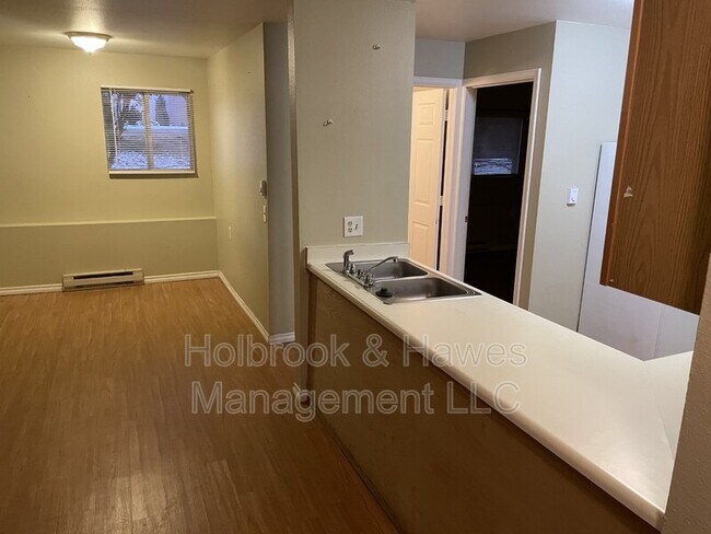 Foto del edificio - 4531 Boardwalk Dr