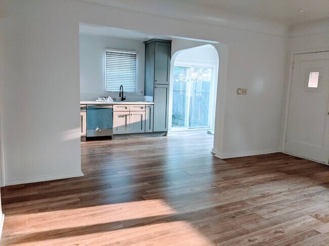 Kitchen, Nook - 1614 Crenshaw Blvd