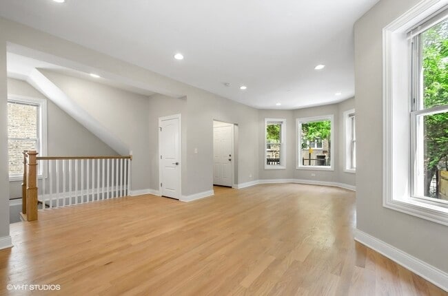 Foto del edificio - 5816 N Ridge Ave