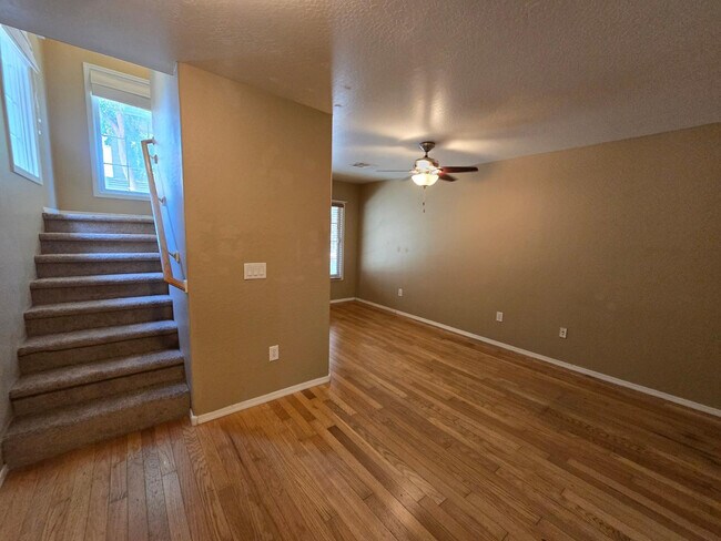 Building Photo - 1337 S Owl Dr