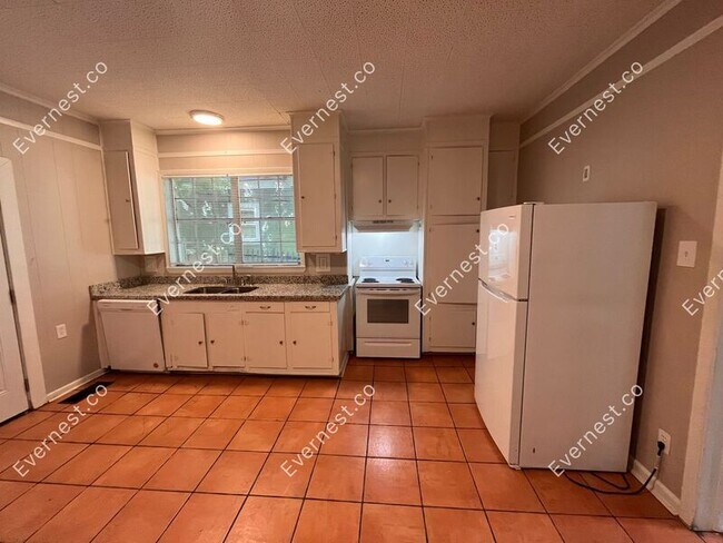 Building Photo - 465 E Ridgeway St
