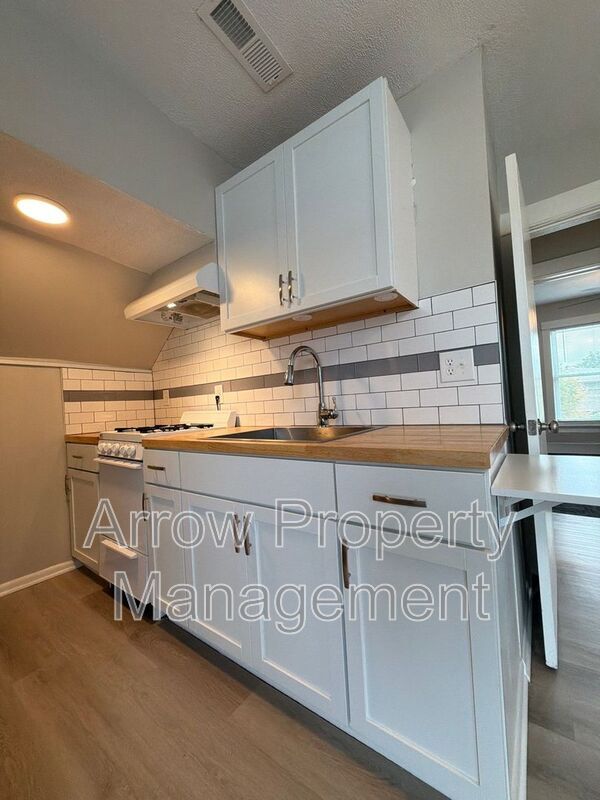 Building Photo - 136 N 27th St
