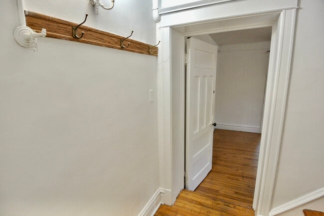 Foto del edificio - 3801 N Lakewood Ave #Gdn