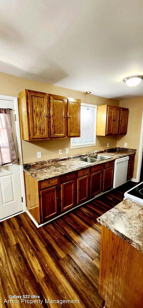 Building Photo - 3 br, 1 bath House - 3912 Tucker Rd