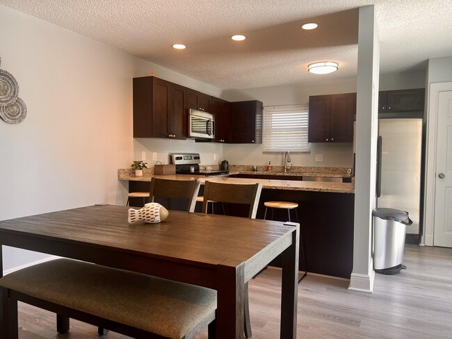 Foto del edificio - 141 E Riverside Dr