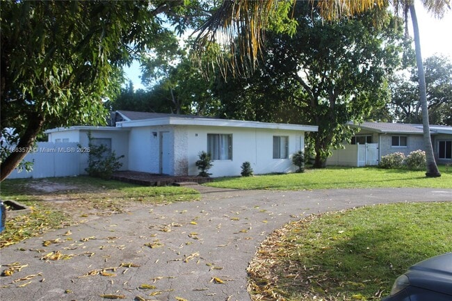 Building Photo - 28 NE 164th St